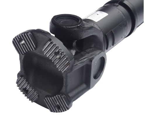 Вал карданный КАМАЗ среднего моста (4 отверстия,  торцевые шлицы) L=699мм увеличенный ресурс УКД