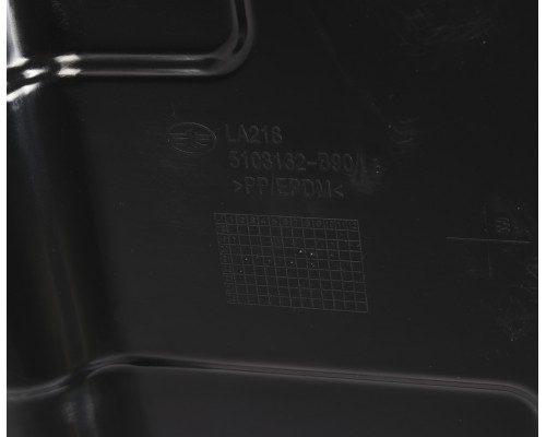 Подкрылок FAW 4180, J7 передний правый (верхний) OE