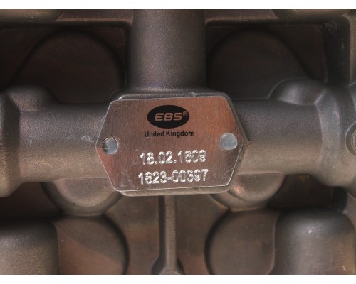 Клапан MAN MERCEDES защитный 4-х контурный KNORR-версия (1хМ22х1.5мм 4хМ22х1.5мм) EBS