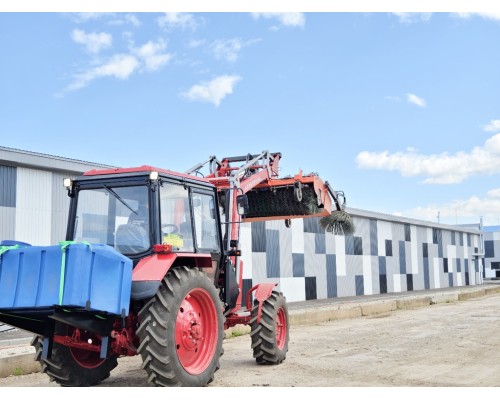 Щетка коммунальная МТЗ с гидроприводом (ГП, бункер 0.2куб.м, щетка, бак 500л) на ФП БОЛЬШАЯ ЗЕМЛЯ